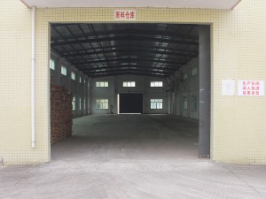 仓库大门